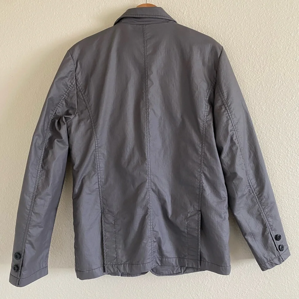 Forever 21  Men’s Gray Blazer With Front Pockets And Button Closure  Size M